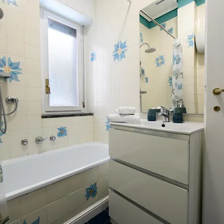 Testa's House דירה *